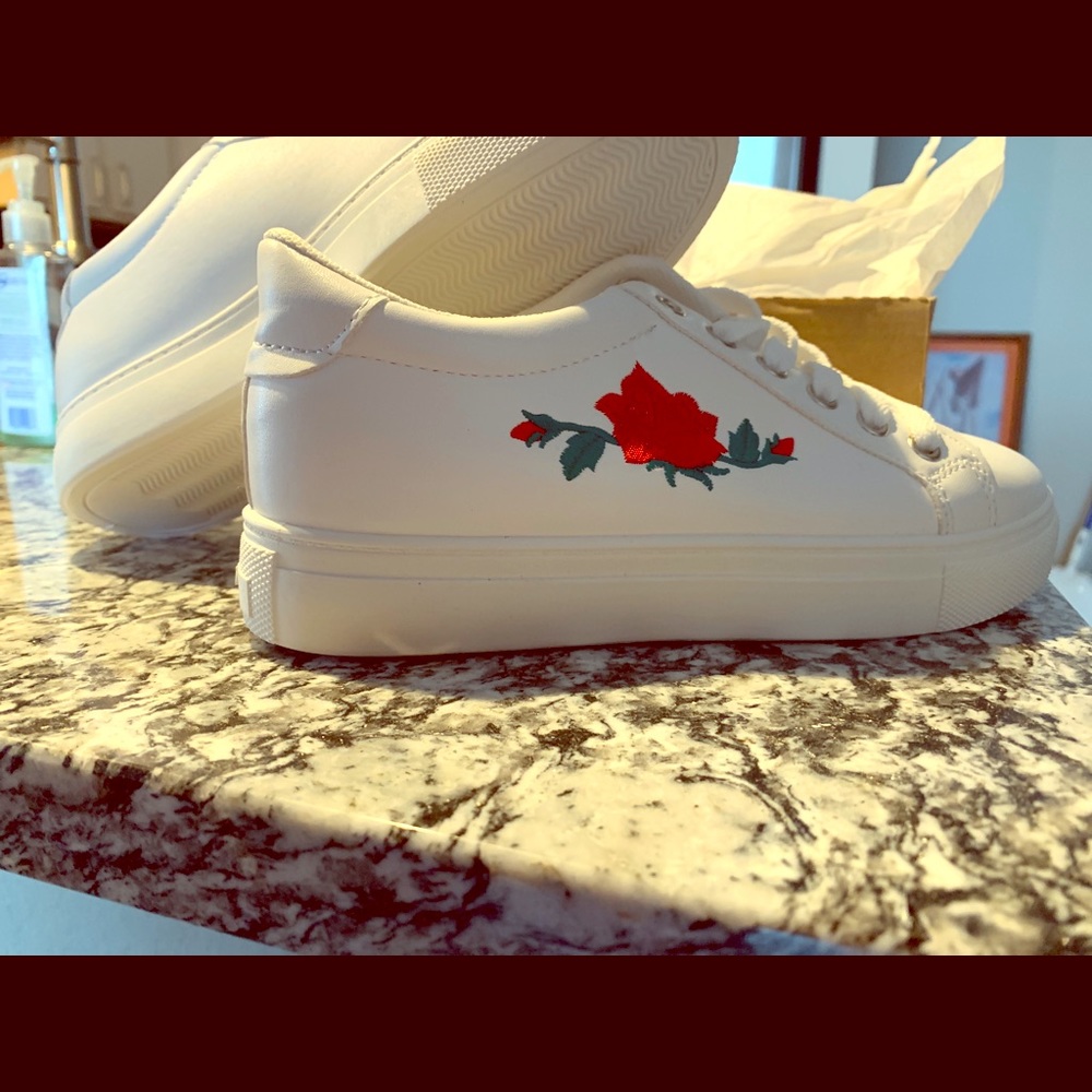 7.5 fashion low top shoes.